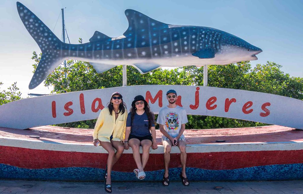 Statue requins baleines à Isla Mujeres