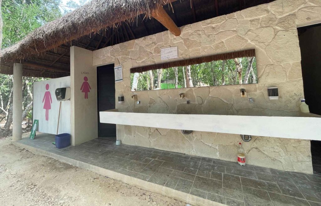 Sanitaires au Cenote Nicte-Ha