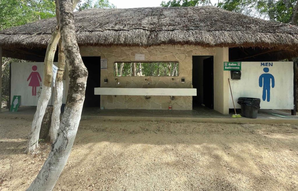 Sanitaires au Cenote Nicte-Ha