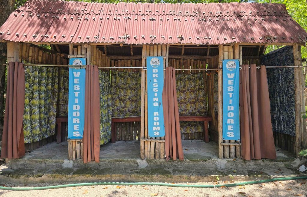 Vestiaires au Cenote Taak Bi Ha