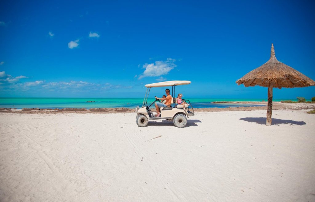 Visiter Holbox en voiturette de golf