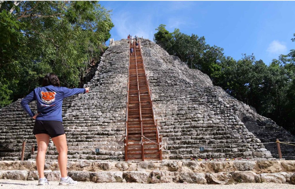 L'escalier sur la pyramide de Coba !