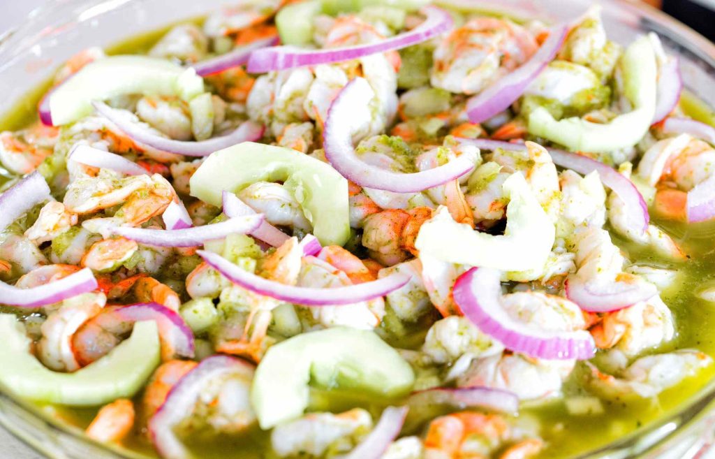 Dégustation d'un aguachile au Mexique