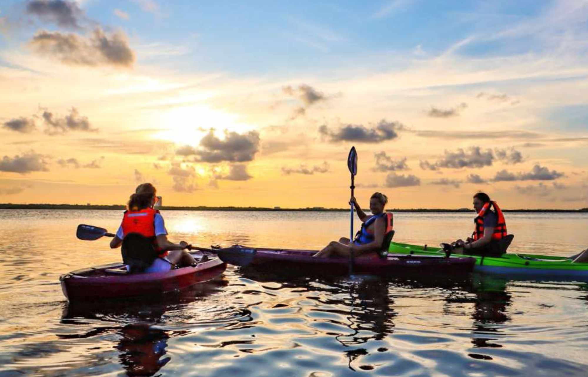 kayak au coucher du soleil