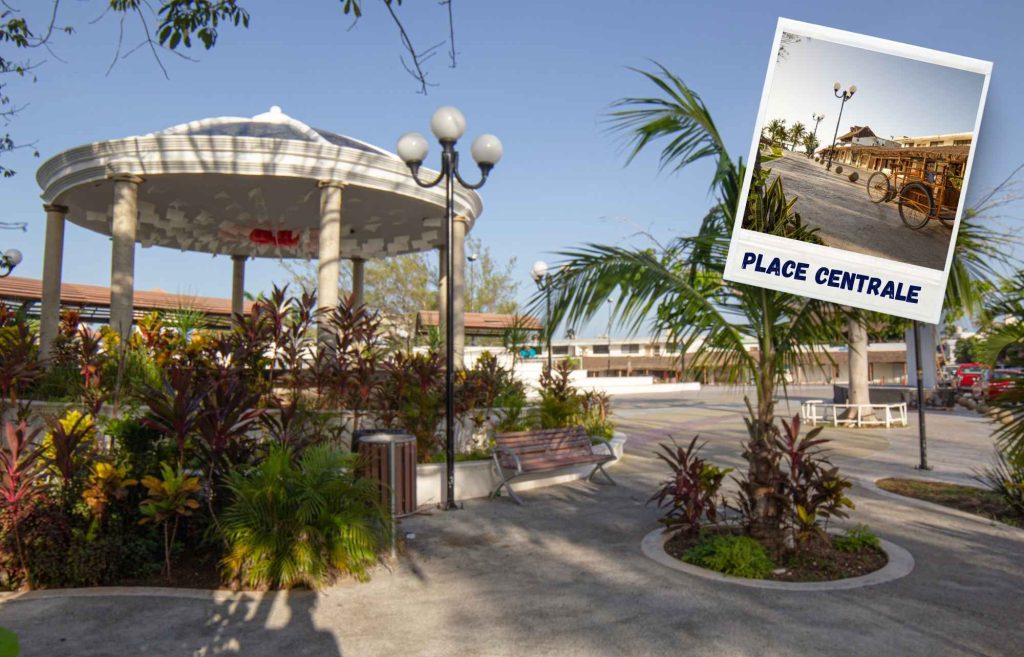Visiter la place centrale de Puerto Morelos